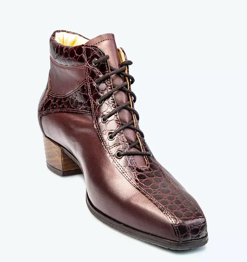 orthopädischer Maßschuh als eleganter Damenstiefel mit Absatz by OSR